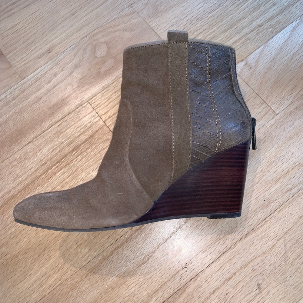 NWOT Dolce Vita Suede Brown Booties Size 8